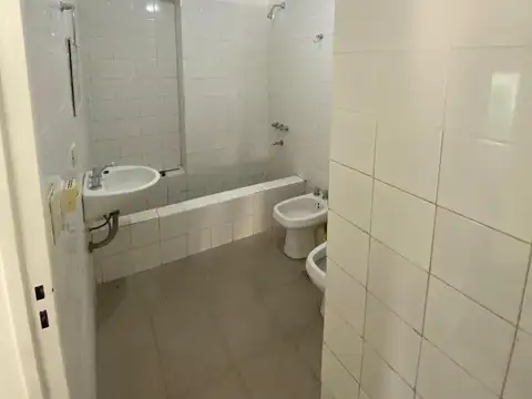 Oficina 3 ambientes con 1 baño