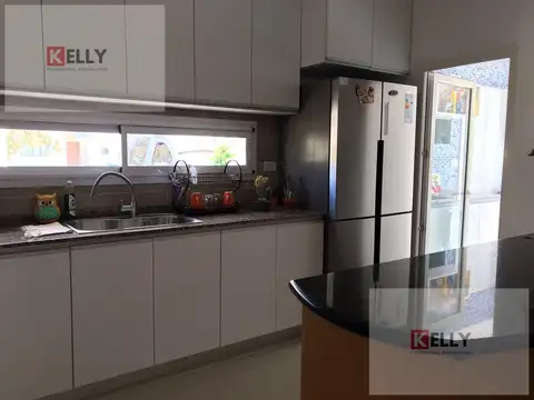 Casa 6 ambientes con 3 baños