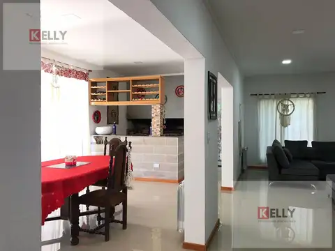 Casa 6 ambientes con 3 baños