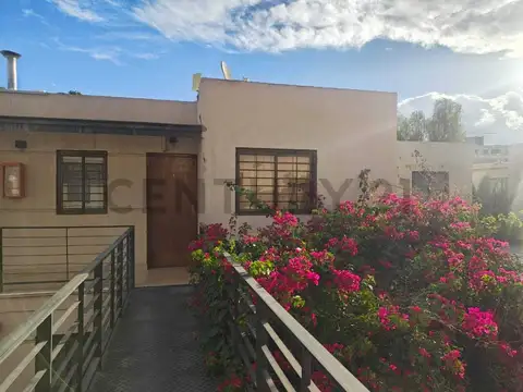 Juan Manuel Estrada 700, Piso 0