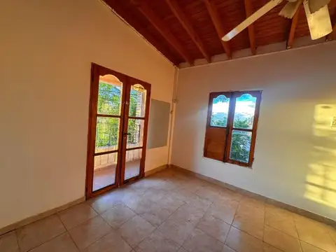Casa en Venta con 3 cocheras