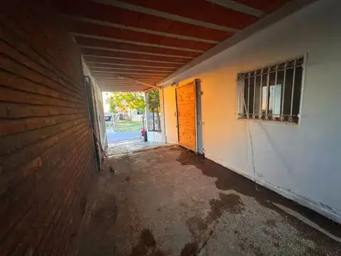 Casa 6 ambientes con 2 baños