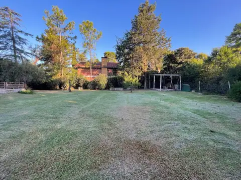 VENTA DE QUINTA CON HERMOSA ARBOLEDA PARQUE JULARO