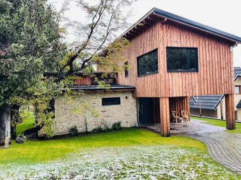 Casa de Diseño en Barrio Cerrado cerca de Centro