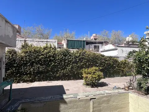 Casa 10 ambientes con 4 baños