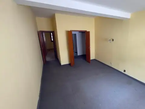Casa en Alquiler con 3 cocheras