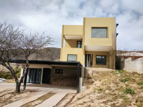 SE VENDE CASA EN LAS JUNTAS DE 2 PLANTAS + DEPTO