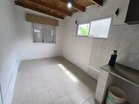 Casa 4 ambientes con 1 baño