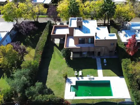 Venta casa en Barrio Privado Chacras de Coria