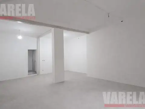 Local en Floresta Cuenca al 2500 85 mts con 2 baños. Apto Gastronomia 