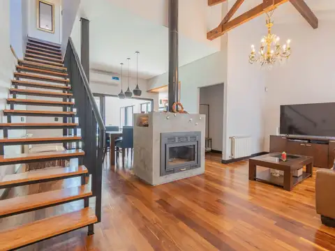 Casa 5 ambientes con 2 baños