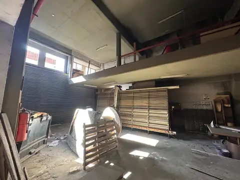 Galpon en Venta 15  mts Frente