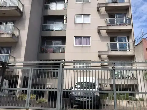 Departamento de dos ambientes con cochera - Morón Sur