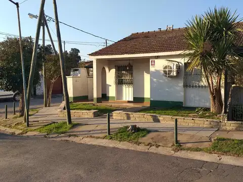 VENTA CASA TRES AMBIENTES C/COCHERA QUILMES OESTE