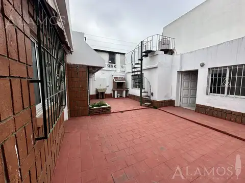 VENTA CASA 4 AMB EN VILLA LUZURIAGA OPORTUNIDAD A VALOR LOTE