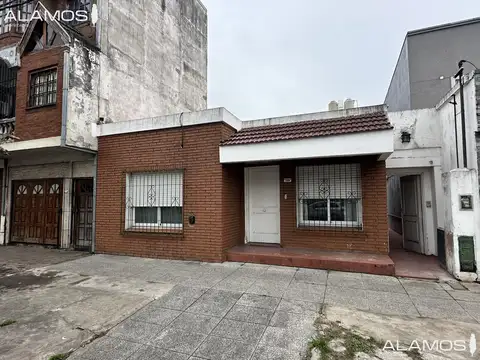 VENTA CASA 4 AMB EN VILLA LUZURIAGA OPORTUNIDAD A VALOR LOTE