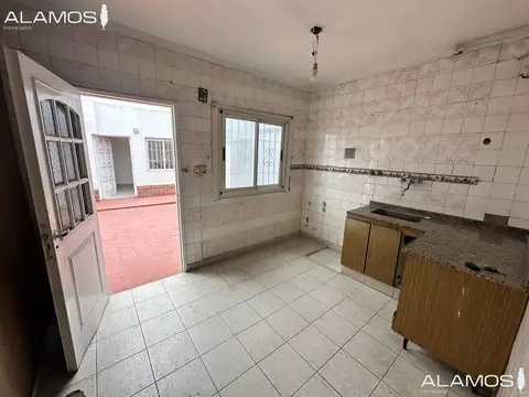 VENTA CASA 4 AMB EN VILLA LUZURIAGA OPORTUNIDAD A VALOR LOTE