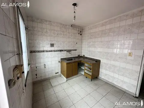 VENTA CASA 4 AMB EN VILLA LUZURIAGA OPORTUNIDAD A VALOR LOTE