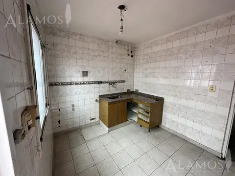 VENTA CASA 4 AMB EN VILLA LUZURIAGA OPORTUNIDAD A VALOR LOTE