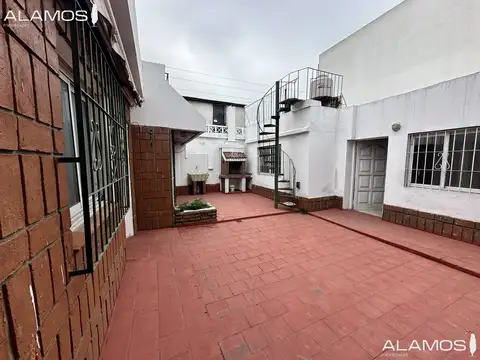 VENTA CASA 4 AMB EN VILLA LUZURIAGA OPORTUNIDAD A VALOR LOTE