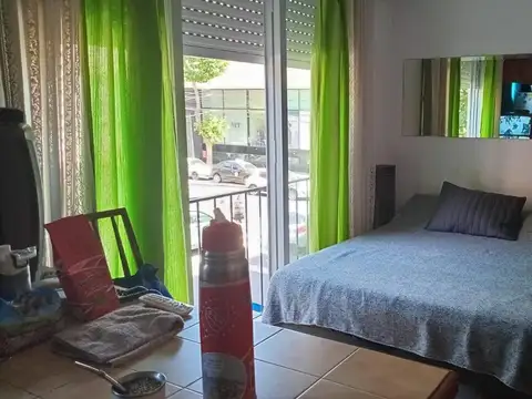 ESTUDIANTES - Depto  luminoso al frente zona ALDREY