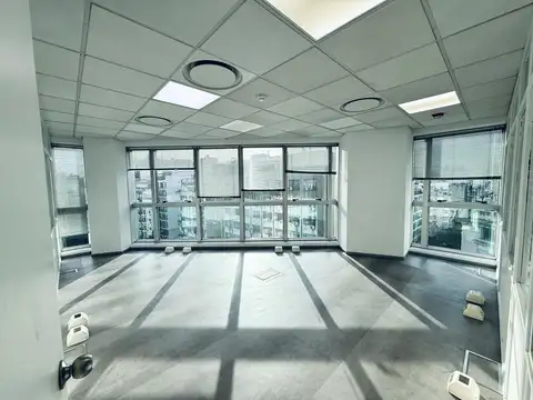 Oficina en alquiler 300 metros con Cocheras Monserrat