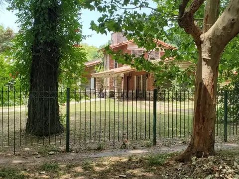 Espectacular Chalet en Quintana y M. Argentinas, Longchamps 