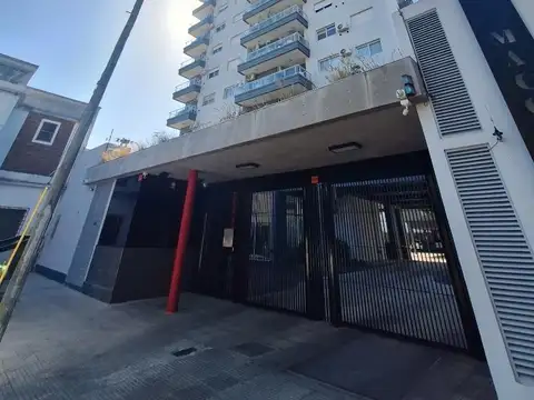 Venta Quilmes Ctro. 2 ambientes c/ cochera.