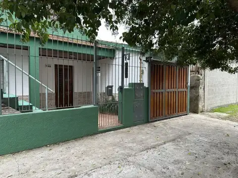 CASA 3 AMB. CON GARAJE Y PATIO