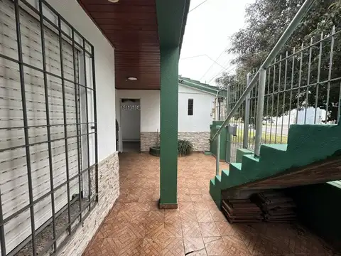 Casa en Alquiler en Bernal Oeste, $ 800.000
