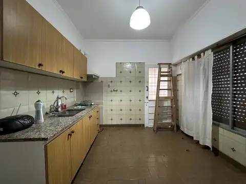 CASA 3 AMB. CON GARAJE Y PATIO