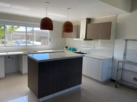 Casa en Alquiler en Santa Juana, USD 1.900