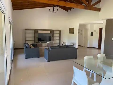 Casa en Alquiler de 3 dormitorios