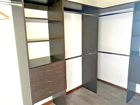 Casa en Alquiler con 1 cochera