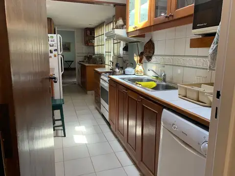 Casa en Alquiler con 2 cocheras
