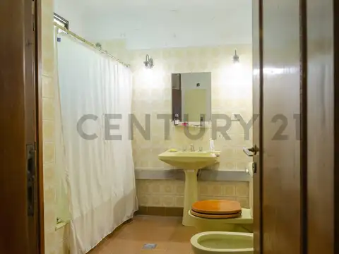 City Bell | Lote 1.024 m² con quincho de 100 m² y pileta — Oportunidad de revalorización