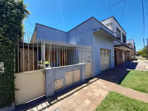 Multifamiliar en lote 8.66 x 36.6 - 2 propiedades independientes -