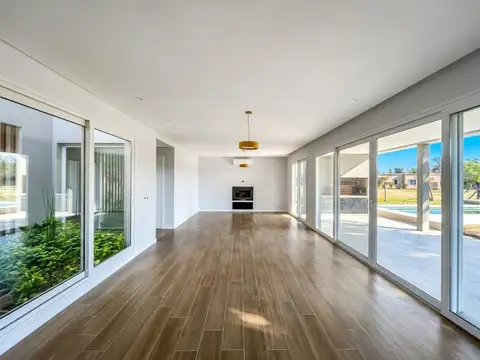 Casa 5 ambientes con 3 baños