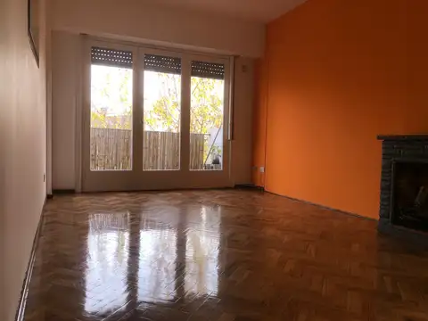 3 AMB AL FTE C/BALCON 2 PISO POR ESCALERA