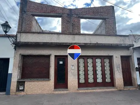 Venta casa con 3 deptos y potencial comercial