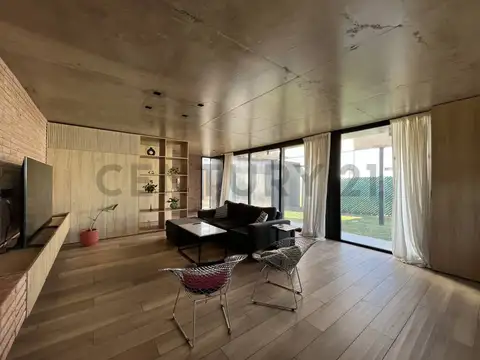 Casa en Venta con 2 cocheras