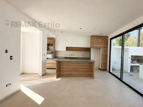 Casa 3 dormitorios Venta en Gonnet Estrenar