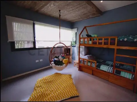 Casas en venta en La Cándida, con pileta, 2 dormitorios mas escritorio