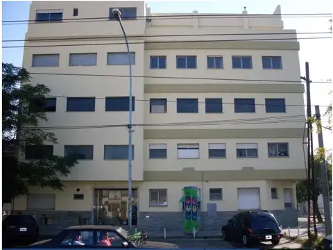 Edificio - Sanatorio en Lanus 2200m2