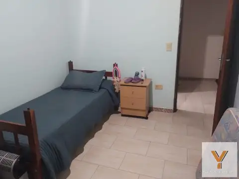 Casa 8 ambientes con 2 baños