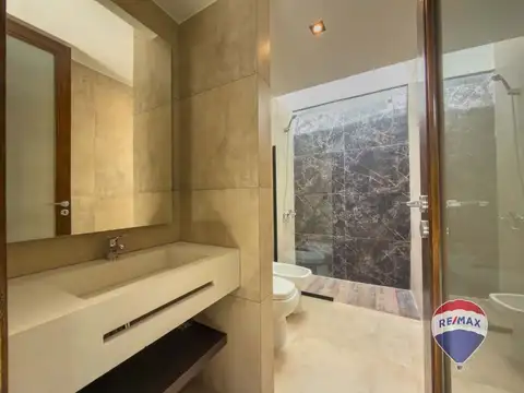 Casa en Alquiler en Miralagos, USD 1.790