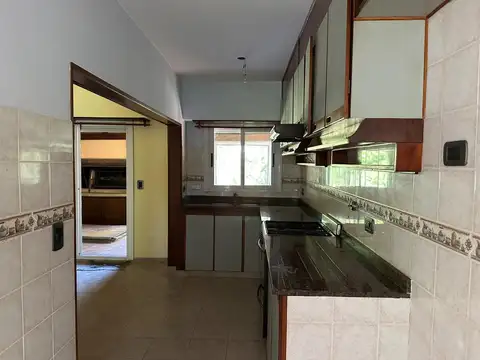 Casa en Venta con 4 cocheras