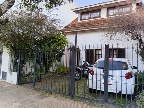 Chalet en venta 5 ambientes, a 2 c Maipu ya pasos de Parana