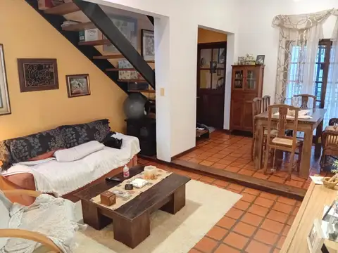 Casa 5 ambientes con 2 baños