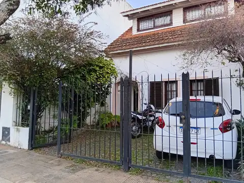 Chalet en venta 5 ambientes, a 2 c Maipu ya pasos de Parana